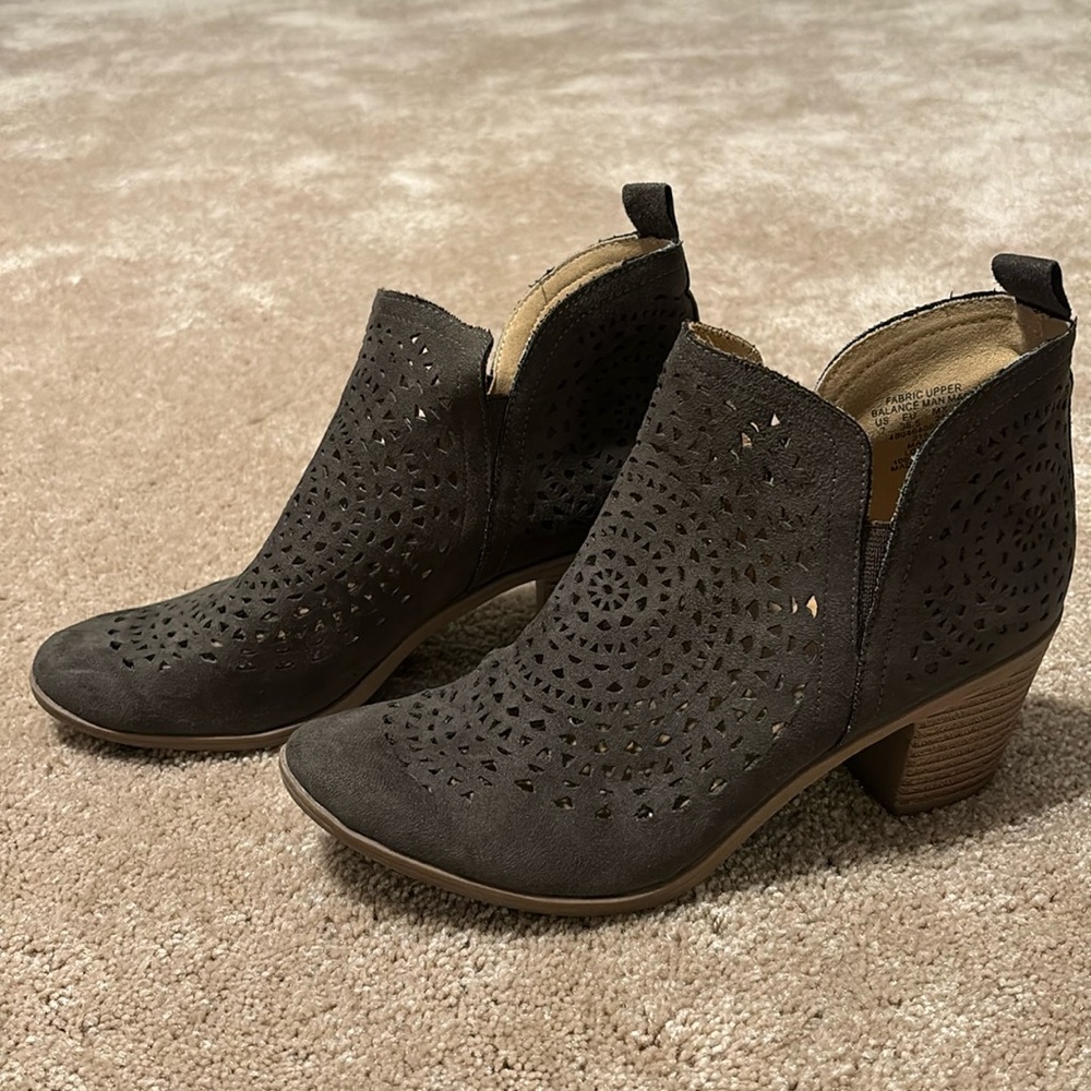 Gently worn ankle boots size 7. Color is a deep grey.